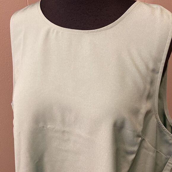 NWT J Crew Large Tank Eucalyptus Green 1/4 Button Up Back. Large - Picture 5 of 10